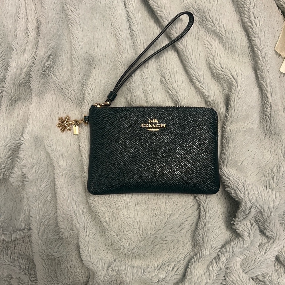 Coach Green Leather Wristlet with Gold Logo - Picture 8 of 8